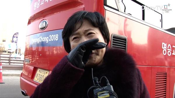 7년 전 탈북 브로커에 속아 한국에 온 이래 지금까지 북송을 요구하고 있는 김련희씨가 9일 평창올림픽 스타디움 앞에서 오마이TV와 인터뷰를 하고 있다.