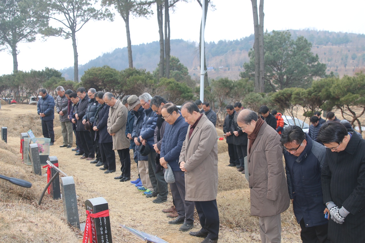 2월 10일 광주망월동 묘지에서 김남주 시인의 24주기 추모제가 진행되었다.