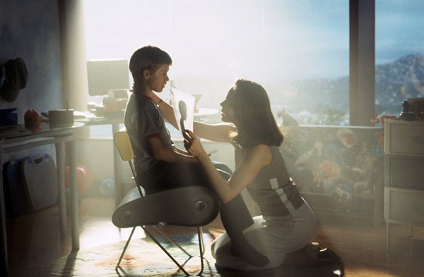  영화 < A.I. >에서 모니카가 데이비드에게 자신을 엄마라고 입력하는 장면이다.