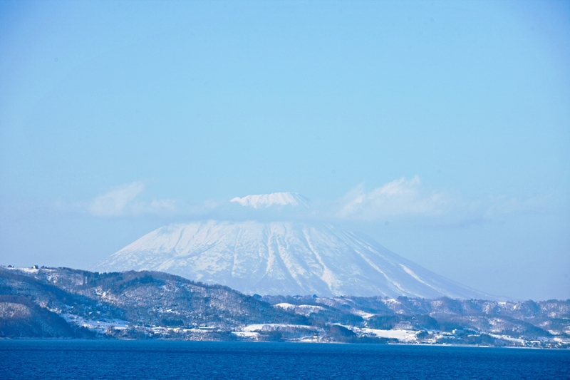 푸른 호수와 설산이 여행자를 유혹하는 홋카이도.