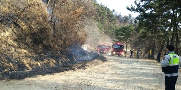 12일 오후 3시경 창원 귀산동 석교마을 인근 야산 화재.