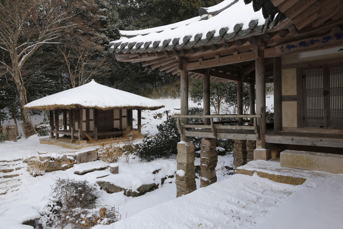 한국 차문화의 성지로 통하는 해남 대흥사 일지암. 눈이 내린 지난 2월 6일 풍경이다.