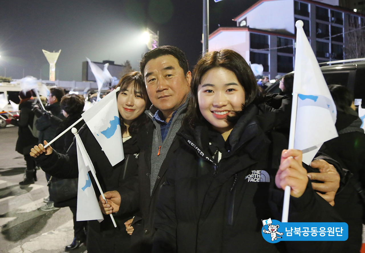 삼지연 관현악단 공연을 관람하고 온, 마식령 스키장에서 공동훈련을 마치고 온 이지예, 임가을 학생