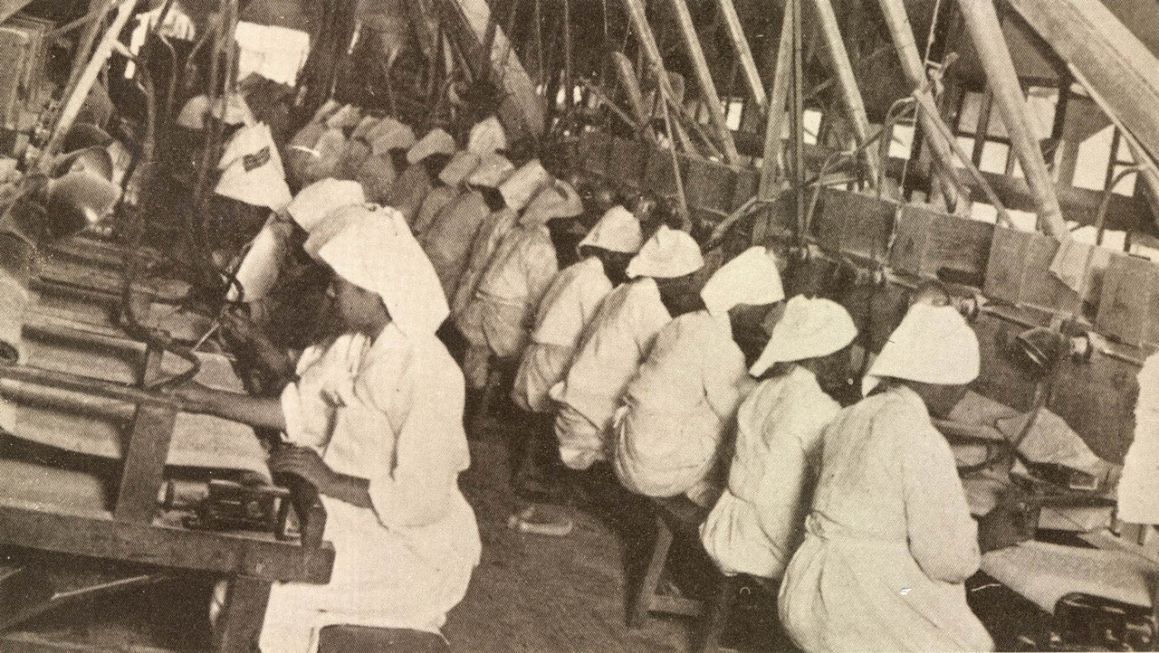 일제강점기 당시 고무공장의 여성노동자들.