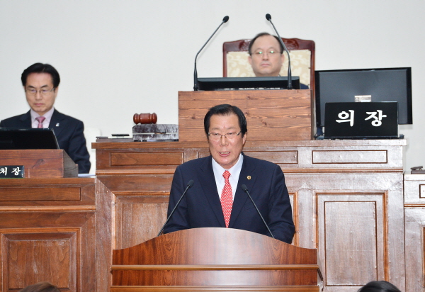  2월 13일 울산시의회 임시회에서 울주군 지역구인 허령 의원이 영남알프스케이블카 추진 촉구 결의안을 내놨다