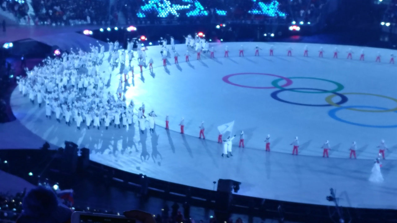  개막식 아흔 한번째 국가로 코리아 팀이 입장하고 있다.