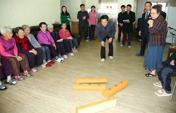  한경호 경남도지사 권한대행이 15일 의령, 함안을 방문했다.