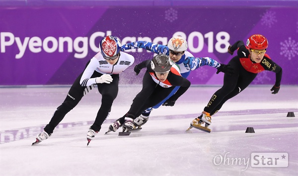  17일 강원 강릉 아이스아레나에서 열린 2018평창동계올림픽 쇼트트랙 여자 1,500m 예선전에서 최민정이 역주하고 있다.
