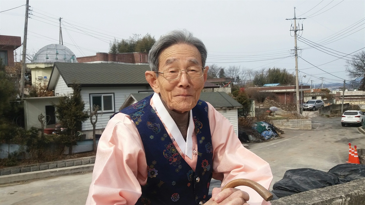  조우식 선생의 후손인 조춘용(81세)씨가 '오강사' 내력이 적힌 책자를 주셨다 