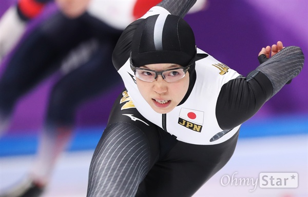  일본 고다이라 선수가 18일 오후 강원도 강릉스피드스케이팅 경기장에서 열린 평창동계올림픽 여자 스피드스케이팅 500미터에 출전해 역주를 하고 있다. 