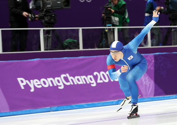 질주하는 모태범 19일 오후 강원 강릉스피드스케이팅경기장에서 열린 2018 평창동계올림픽 스피드스케이팅 남자 500m 경기에서 한국 모태범이 질주하고 있다.