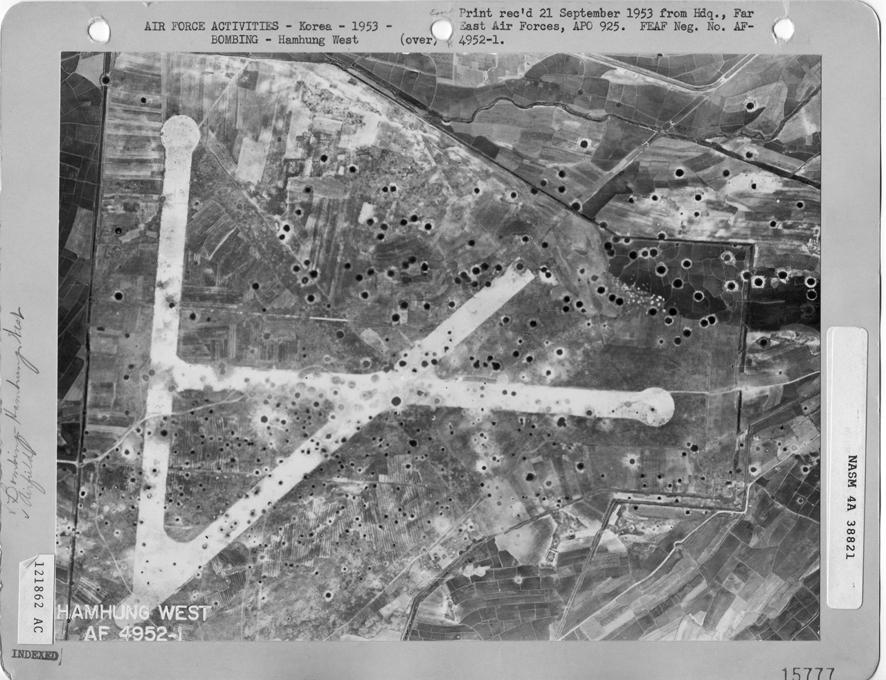 1950. 11. 함흥 서쪽지대 벌집모양의 폭탄 투하지점.