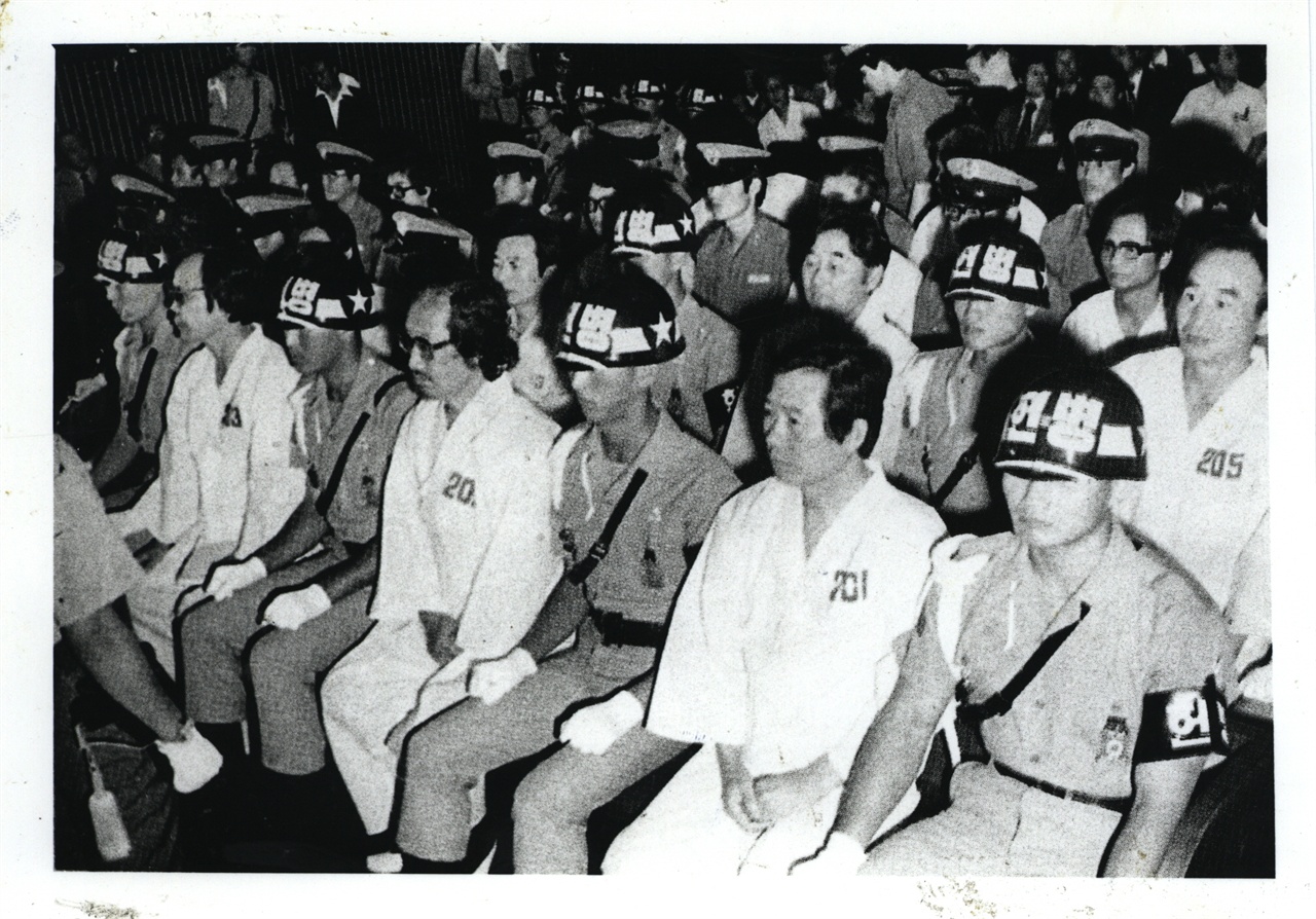 1980년 김대중 내란음모사건으로 군사재판때의 문익환, 김대중.