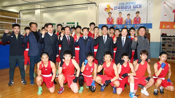 한경호 경남지사 권한대행은 23일 경남체육고등학교를 방문했다.