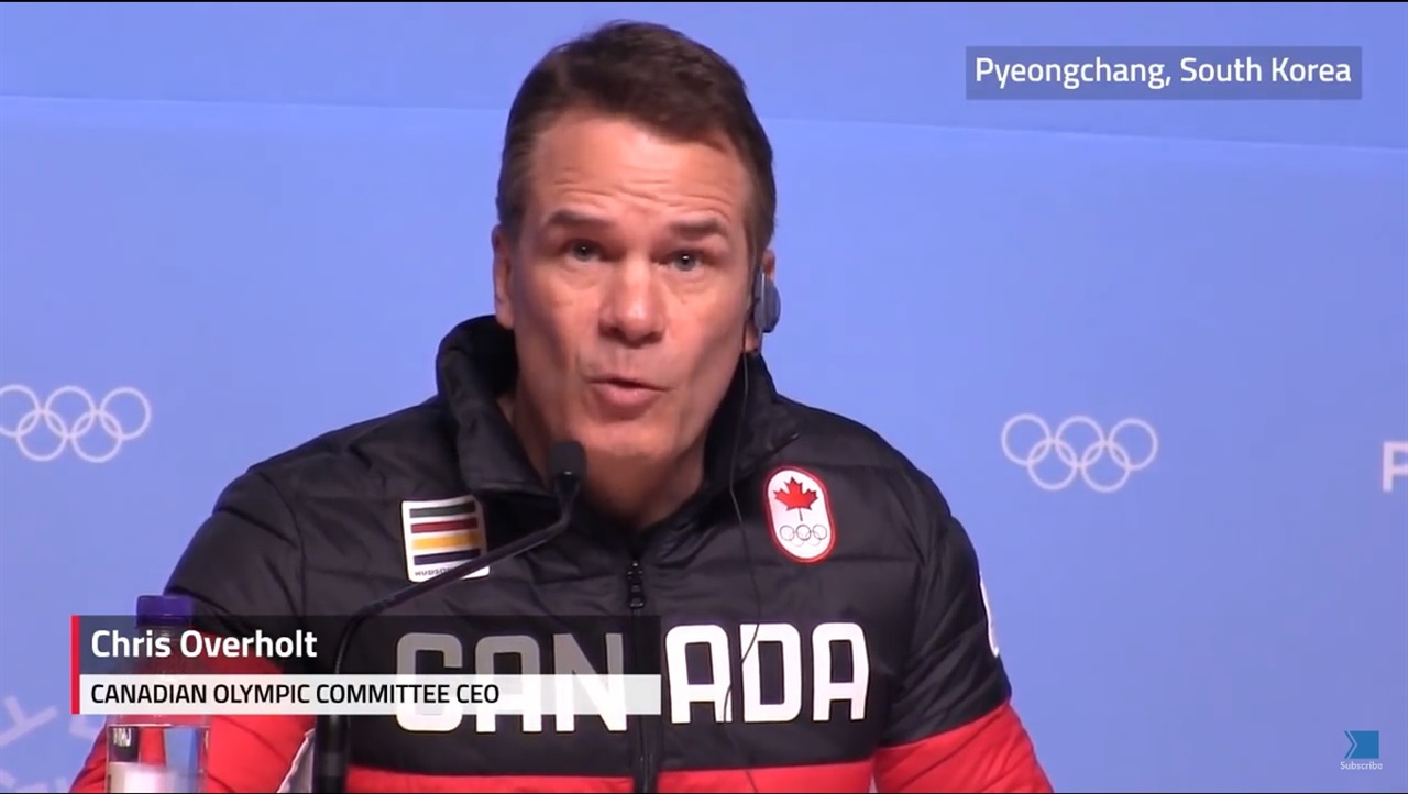25일 오전 강릉 올림픽 미디어촌에서 캐나다 올림픽 위원회 CEO 크리스 오보홀트가 캐나다 국가대표팀 스키선수의 음주 관련 의혹에 대해 입장을 밝히고 있다.