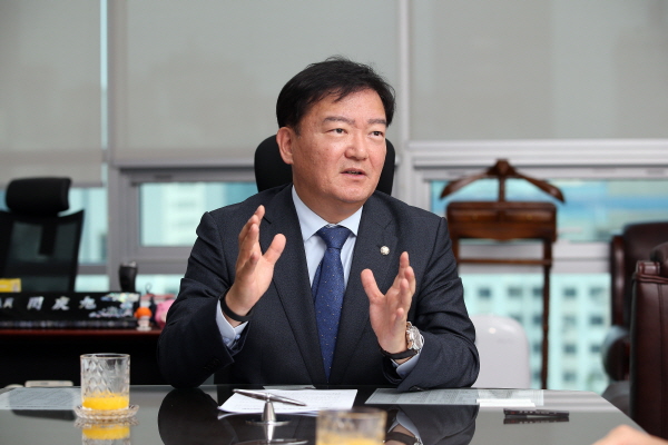 민경욱 위원장은 “시민들이 더욱 잘 사는 인천, 모든 사람들이 행복한 인천을 만들고 싶다”고 말했다.