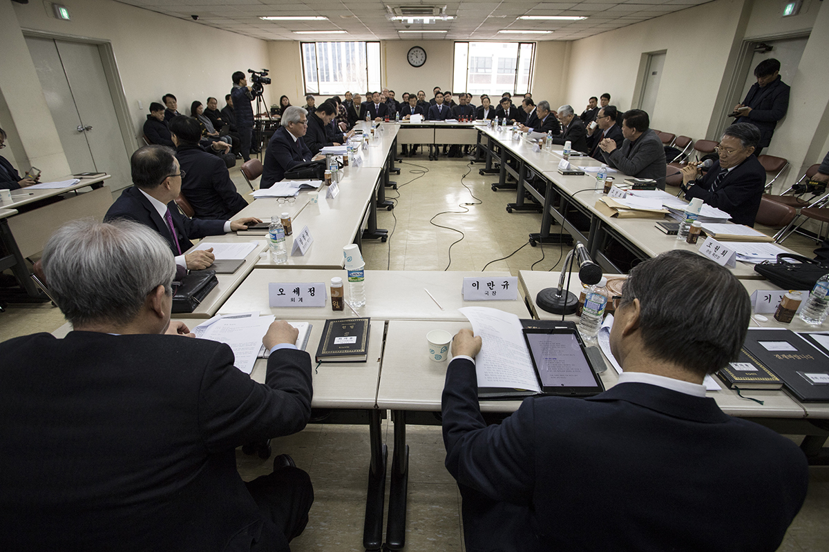 명성교회 세습 논란에 중요한 영향을 미칠 예장통합 총회재판국 심리가 27일 오전 서울 종로구 연지동 한국기독교벡주년기념관 회의실에서 열렸다.