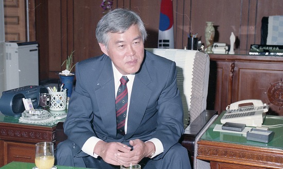 1993년 관선 인천시장 재임시절 인천시청 집무실에서 최기선 전 인천시장