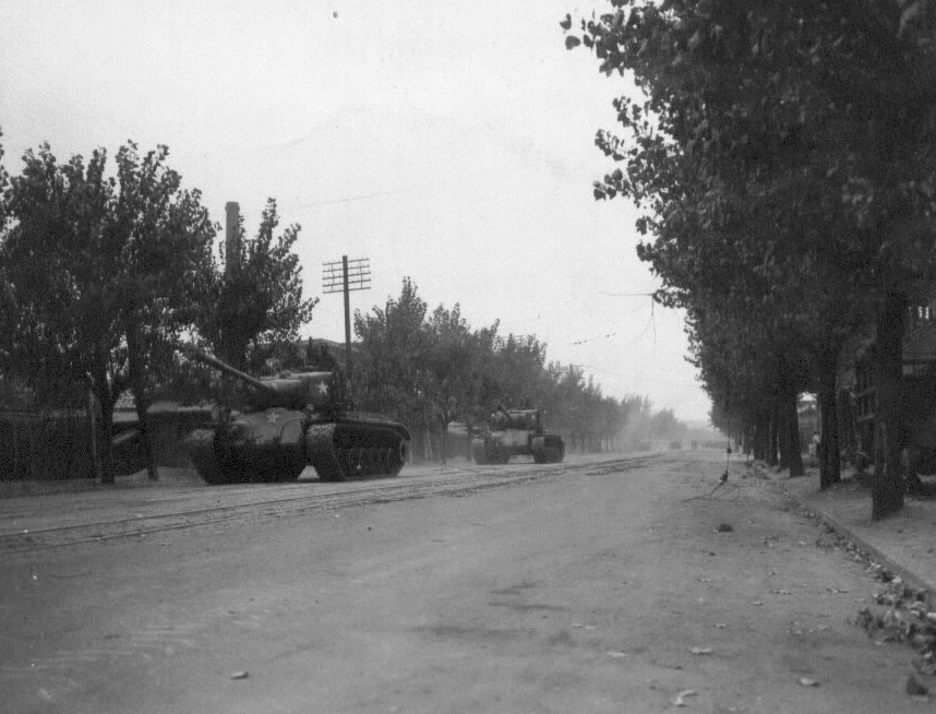 1950. 9. 유엔군 전차가 서울 시가지로 진입하고 있다.