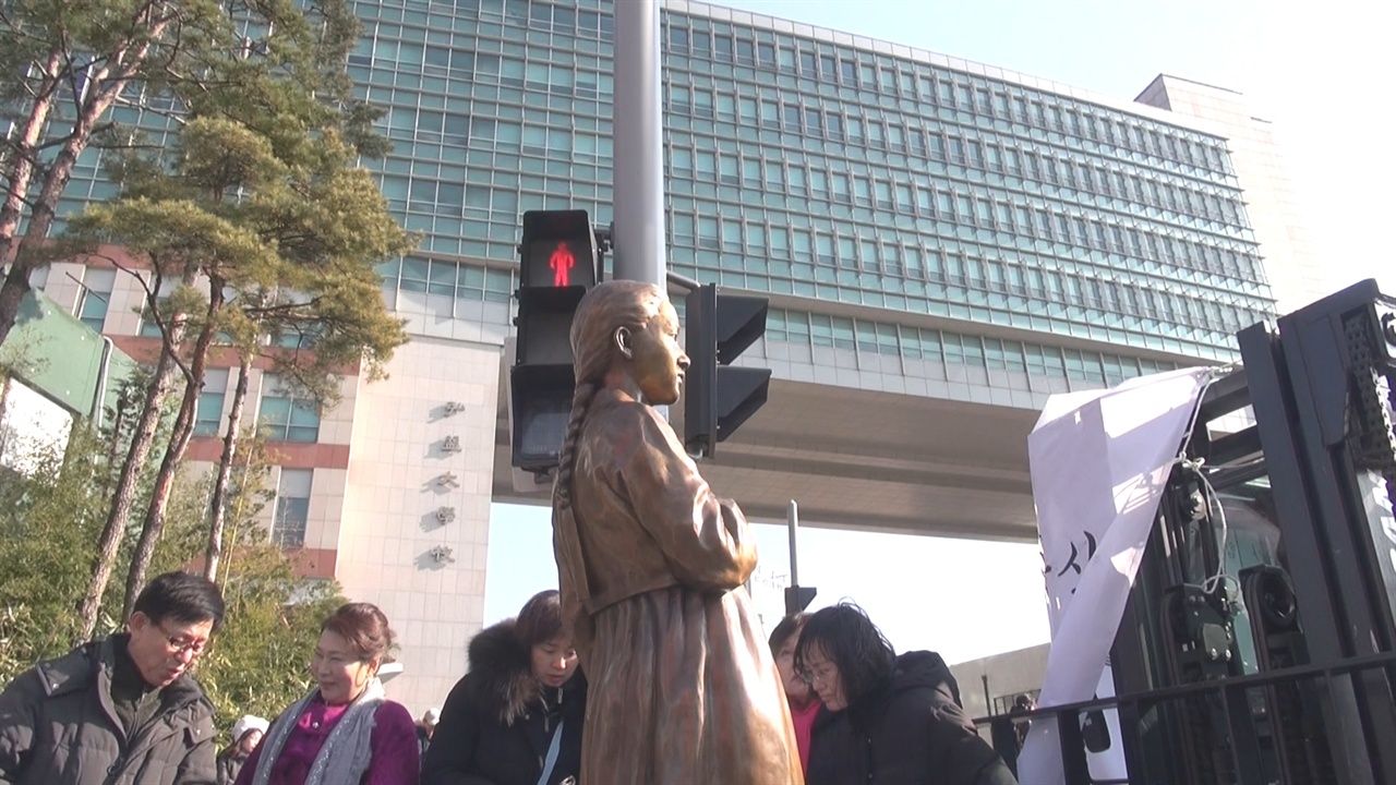 민족 사학 홍익대학교 앞 설 곳 잃은 마포 평화의 소녀상