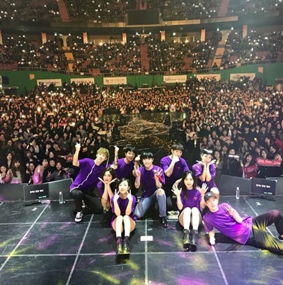  휘성은 이날 서울 잠실실내체육관에서 진행된 앵콜 공연에서 7500여 명의 관객 앞에서 다양한 매력들을 선보였다.
