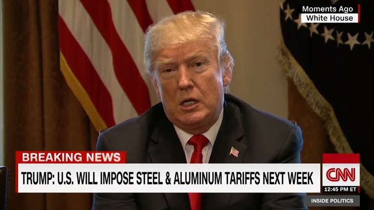 도널드 트럼프 미국 대통령의 수입 철강·알루미늄 고관세 부과 발표를 보도하는 CNN 뉴스 갈무리.