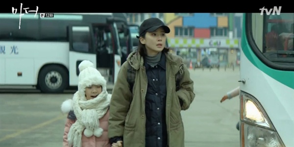  tvN <마더>의 한 장면.