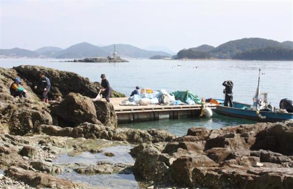  통영 견내량 해양쓰레기 정화 활동.