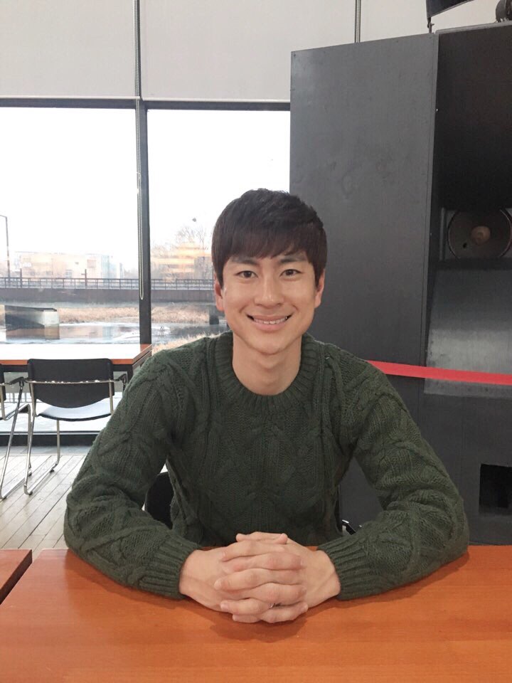 수원역 근처 카페에서 만난 김정빈 씨 .