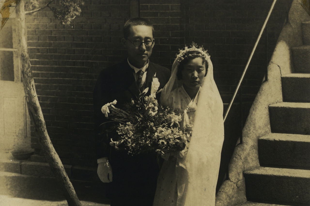 1944년 서울 안동교회에서 문익환과 박용길의 결혼사진