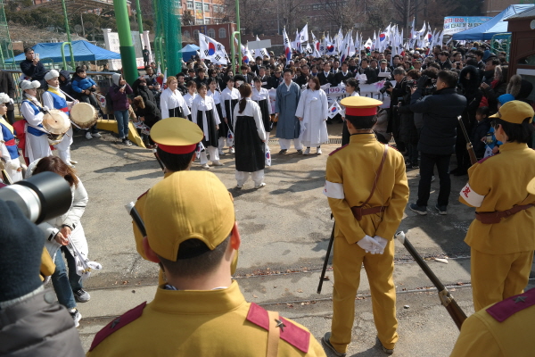 “역사를 잊은 민족에게 미래는 없다” 자료사진. 3·1절 99돌을 맞았지만 우리 주변엔 여전히 일제의 잔재들이 망령처럼 남아있다.