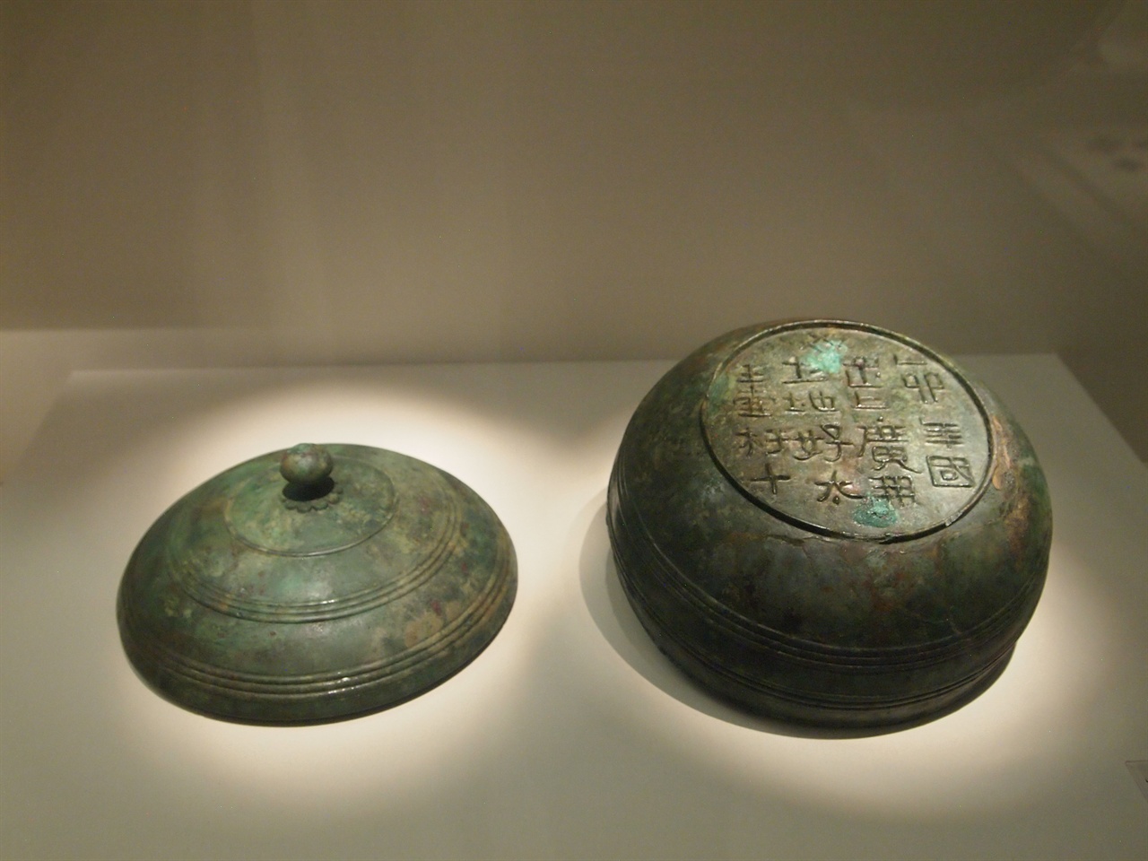 호우총에서 출토된 ‘호우명 그릇’ 사진 : 국립중앙박물관 직접 촬영