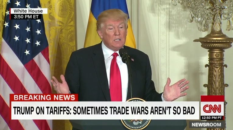 도널드 트럼프 미국 대통령의 철강·알루미늄 고관세 정책을 보도하는 CNN 뉴스 갈무리.