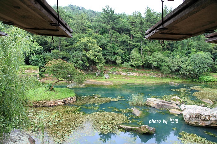 세연지 고산은 세연지에서 제자와 동자 들과 함께 <어부사시사>를 부르며 뱃놀이를 했다고 한다.