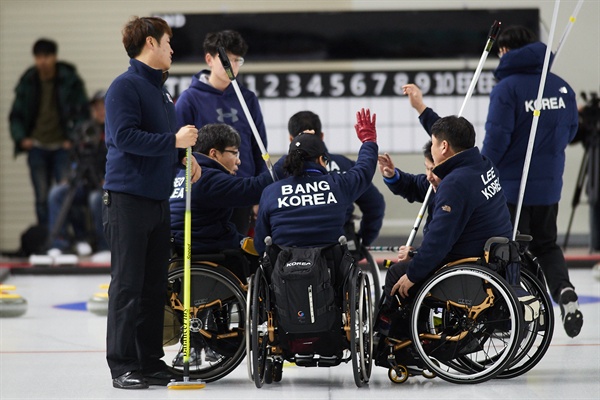  평창동계패럴림픽에 출전하는 휠체어컬링 한국 국가대표 선수들. 