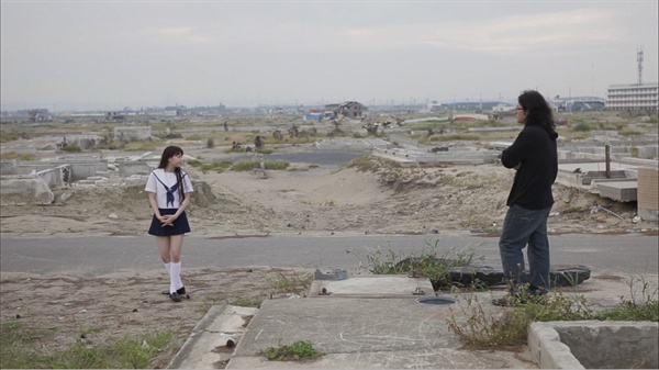  후쿠시마 원전사고 이후 탈 원전 운동에 앞장선 사람들의 인터뷰를 담은 <3.11 : 이와이 슌지와 친구들>(2011) 한 장면
