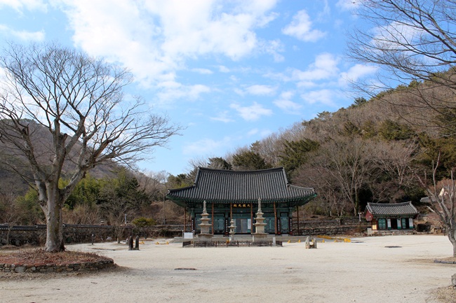  천년고찰 구산선문 장흥 가지산 보림사 대적광전입니다.