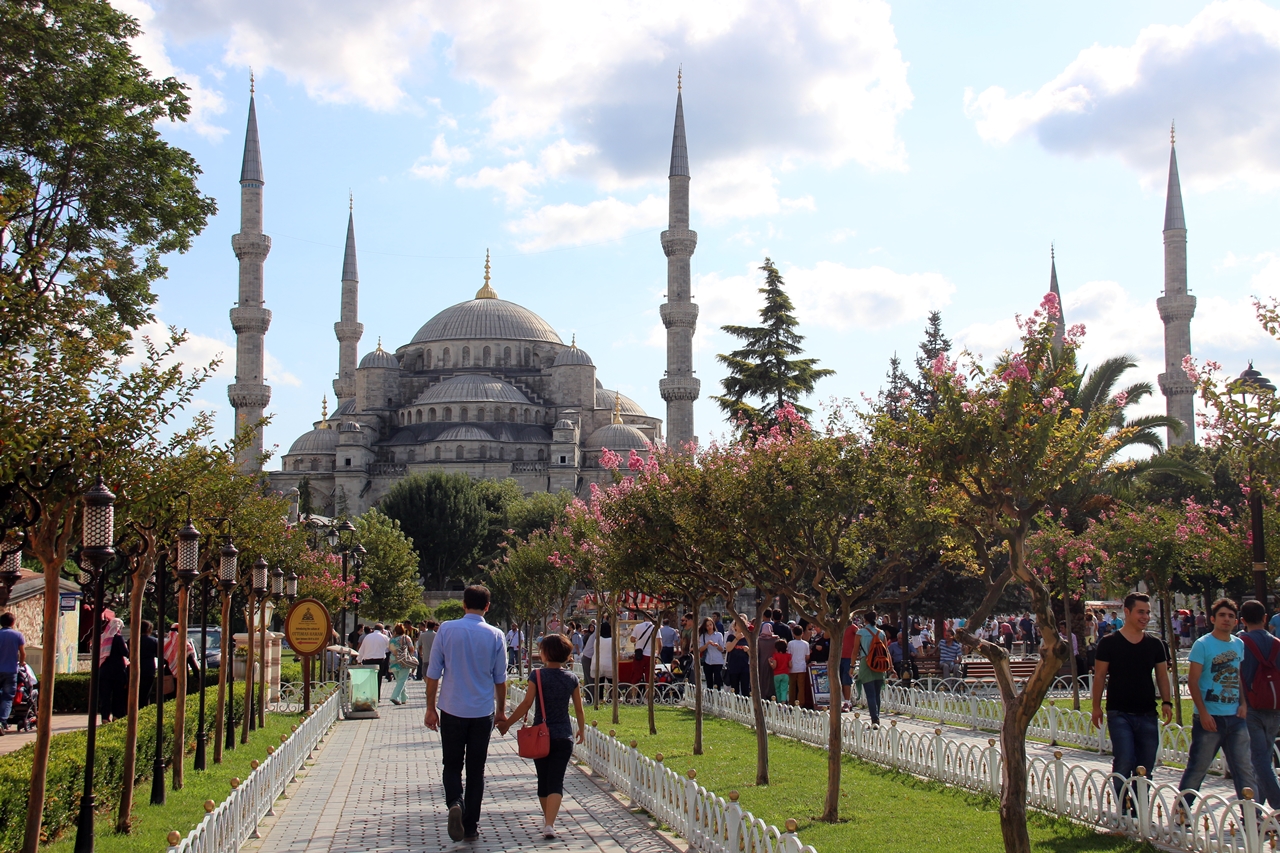 우리가 여행지로 많이 가는 터키이지만 여성 여행자에게는 안전한 나라가 아니다. 실제로 여성여행자를 대상으로 집요하게 구는 호객꾼들도 많다. 