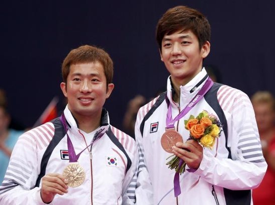  런던 올림픽 배드민턴 남자복식 동메달리스트 정재성(좌)과 이용대(우). 
