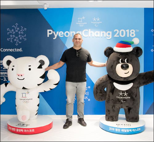  지난해 10월 한국을 방문한 벨라스케즈는 평창 동계올림픽 홍보관을 찾아 여러가지 시설을 체험하기도 했다. 