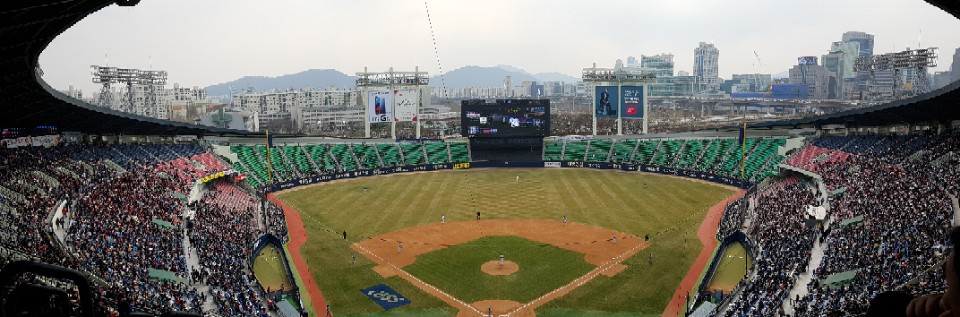  이번 주말 잠실구장에서도 시범경기가 열린다.