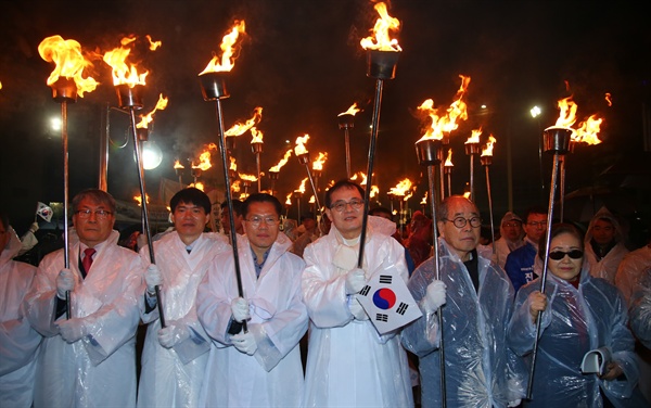 18일 저녁 진주청소년수련관 마당에서 ‘3·1절 기념 걸인·기생 독립만세운동’ 재현행사가 열렸다.