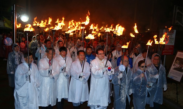  18일 저녁 진주청소년수련관 마당에서 ‘3·1절 기념 걸인·기생 독립만세운동’ 재현행사가 열렸다.