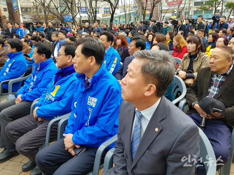 19일 남구 시민공원에서 열린 출마선언 기자회견장 ⓒ 인천뉴스