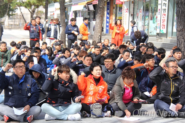 민주노총 경남본부는 20일 낮 12시 창원 정우상가 앞에서 "경상남도 민생 요구안 쟁취를 위한 투쟁 선포식"을 열었다.