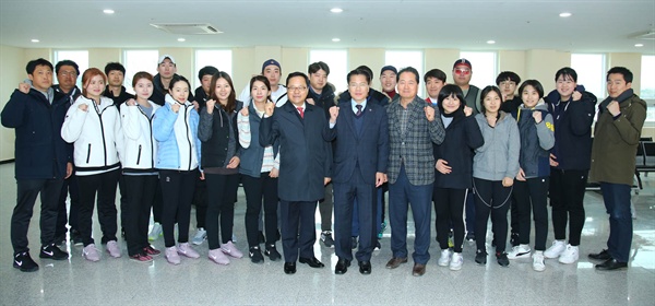 한경호 경남지사 권한대행은 20일 창원국제사격장을 방문해 선수와 관계자들을 격려했다.