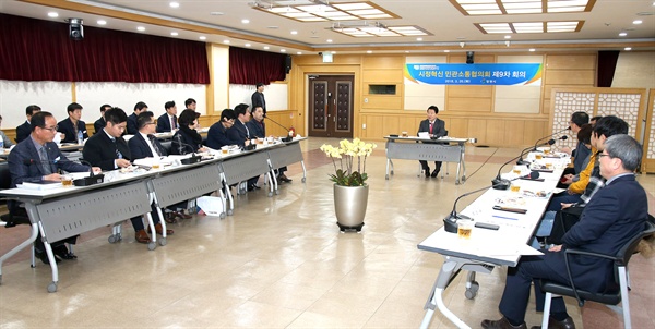 20일 안상수 창원시장은 제9차 민관소통협의회 회의를 열었다.