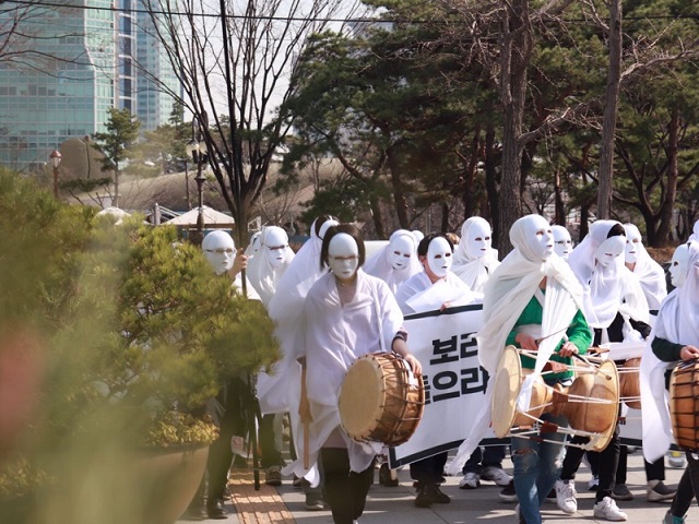 지난 17일 서울시 여의도에서는 18세 참정권을 보장하라는 내용의 집회가 열렸다. 