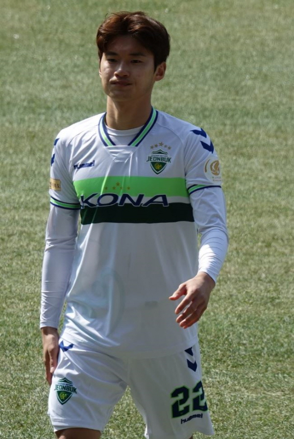     2014 브라질 월드컵 최종 명단에 승선했으나 부상으로 인해 꿈을 이루지 못했던 김진수