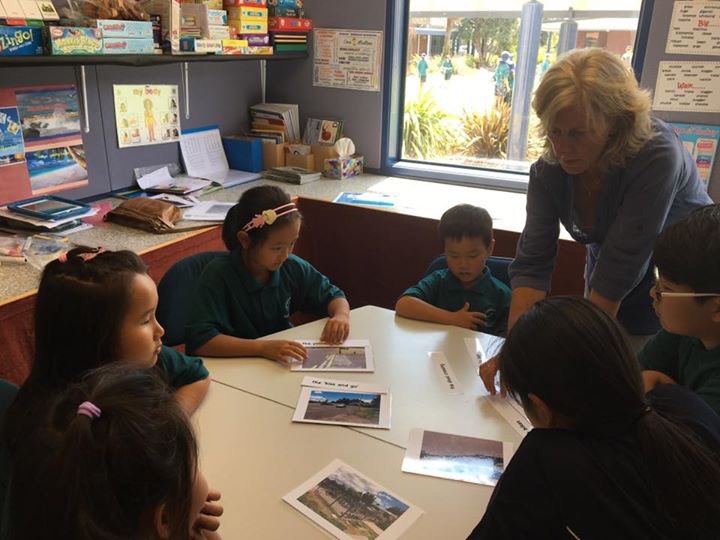 뉴질랜드 타우랑가 초등학교에는 한국 유학생을 따로 관리하는 지도교사가 있다. 아이들 수준별로 주1~5회 영어를 가르친다. 